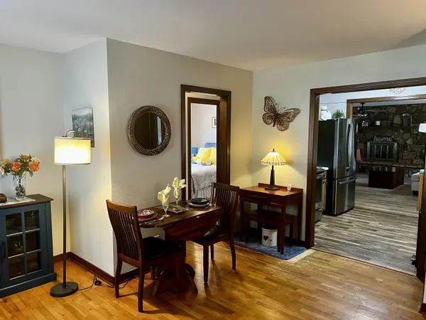 625 Grandview Ave, Newton, KS 67114-2051