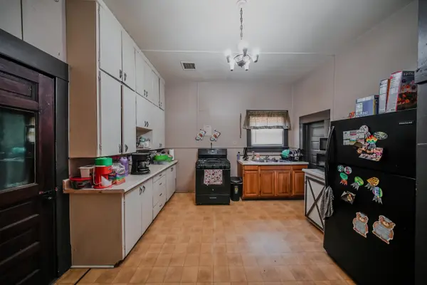 712 S C St, Wellington, KS 67152
