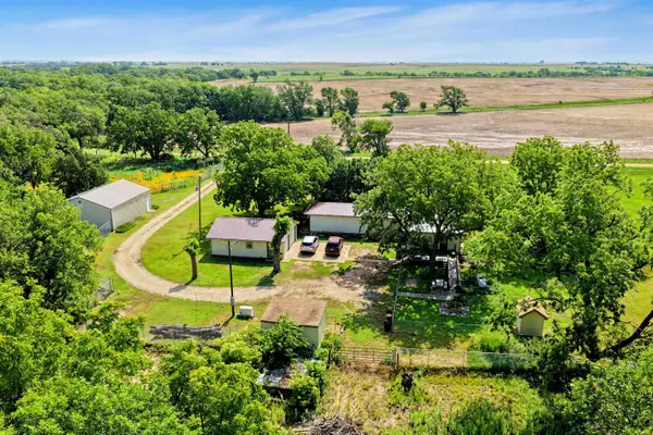 9116 S Niles Rd, Gypsum, KS 67448
