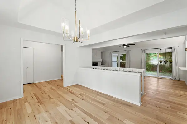 943 N Briarwood Rd, Derby, KS 67037