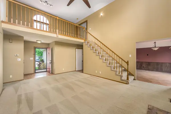 8914 E Cessna St, Wichita, KS 67210-2400
