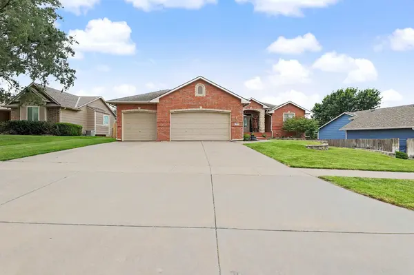 1013 E Pembrook Rd, Derby, KS 67037