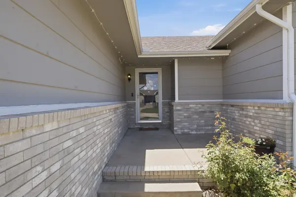 2134 S Golden Hills St, Wichita, KS 67209