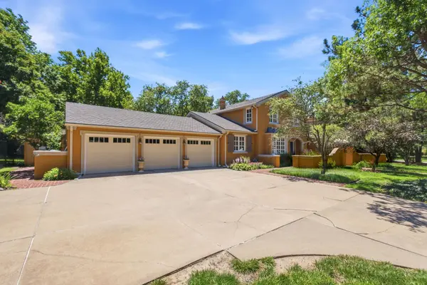 16 S Lakeside Blvd, Eastborough, KS 67207