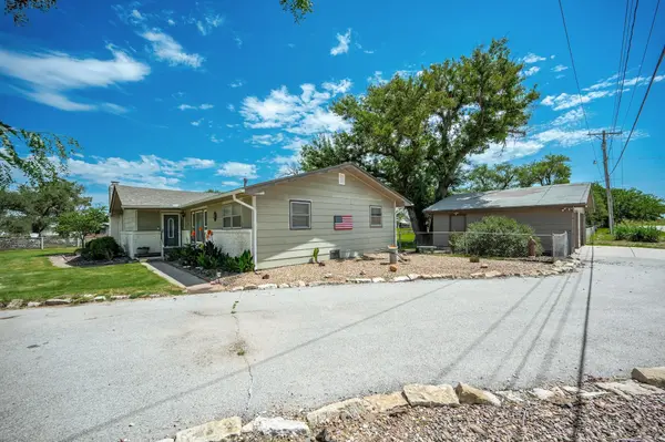 452 S Meadowhaven St, Wichita, KS 67209