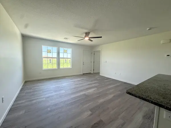 1237 Fountain Dr, Salina, KS 67401