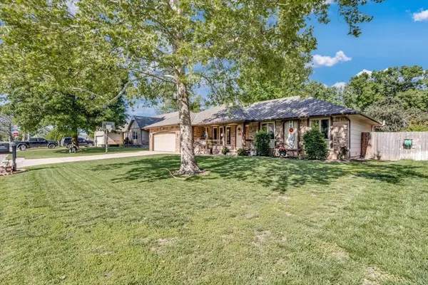 250 N Woodchuck St, Wichita, KS 67212
