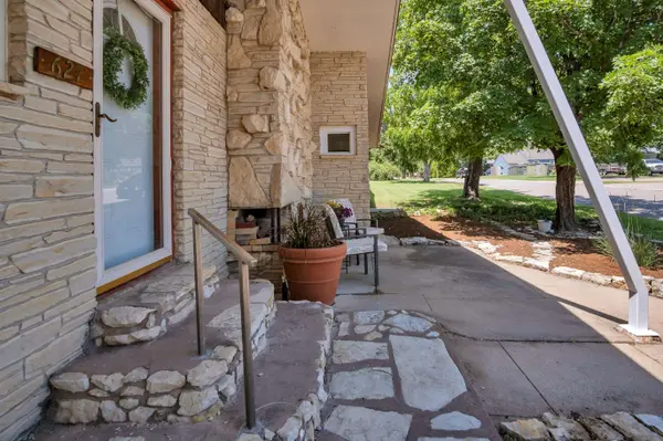 627 S Poplar, Newton, KS 67114
