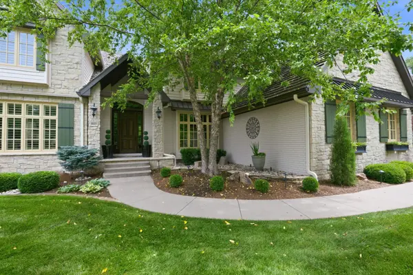 9423 E Cross Creek St, Wichita, KS 67206