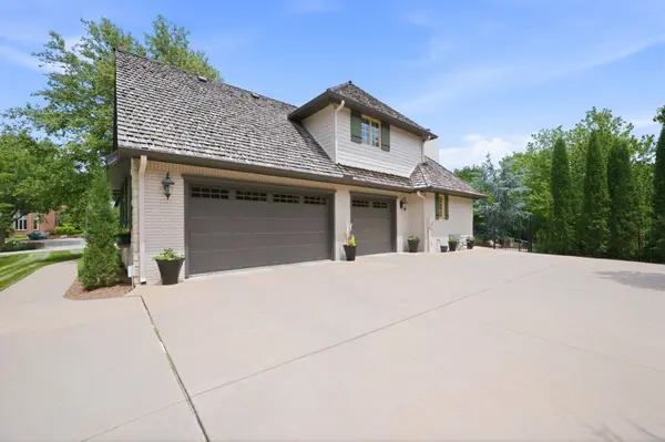 9423 E Cross Creek St, Wichita, KS 67206