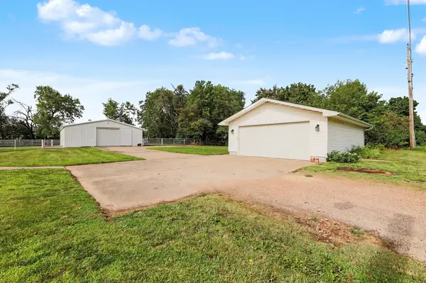1435 S Rock Rd, Derby, KS 63037