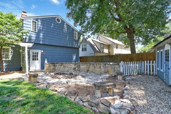 3521 SW Avalon Ln, Topeka, KS 66604