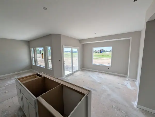219 Summer Dr, Newton, KS 67114