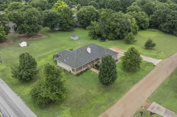 805 Oaklawn Dr., Parkerfield, KS 67005