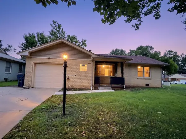 2048 S Ridgewood, Wichita, KS 67218