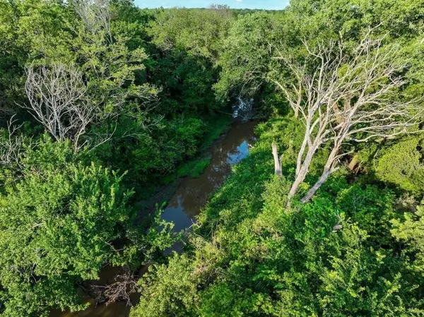 000 SW County Line Rd, Benton, KS 67017