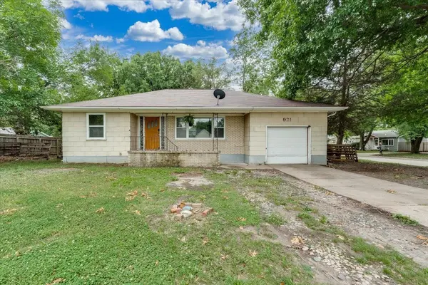 921 W 5th, Newton, KS 67114