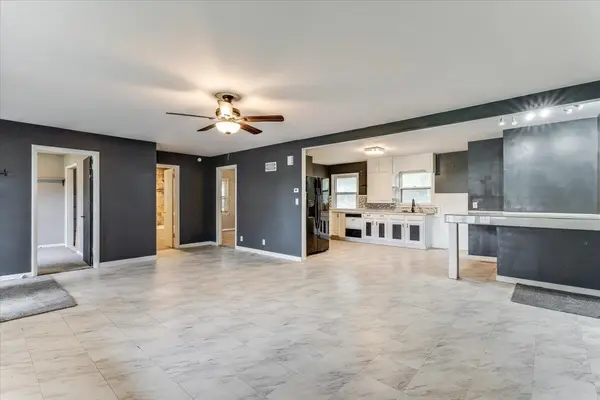 921 W 5th, Newton, KS 67114