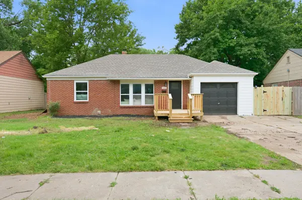 1833 S Parkwood Ln, Wichita, KS 67218