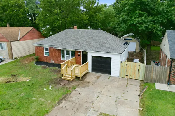 1833 S Parkwood Ln, Wichita, KS 67218