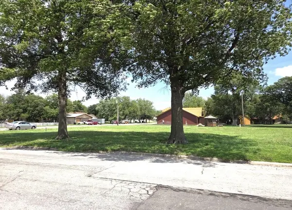 409 W McPherson, Canton, KS 67428