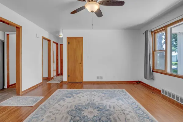 1412 W 8th St, Newton, KS 67114