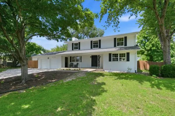 8226 E Peach Tree Ln, Wichita, KS 67207
