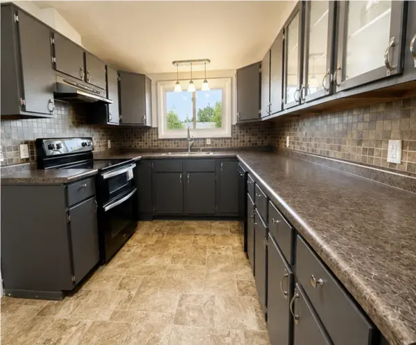 838 Carriage Cr, Salina, KS 67401