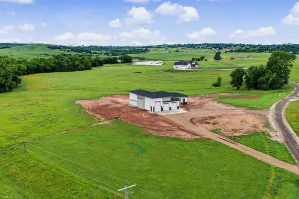1688 Crestview Ln, Bennington, KS 67422