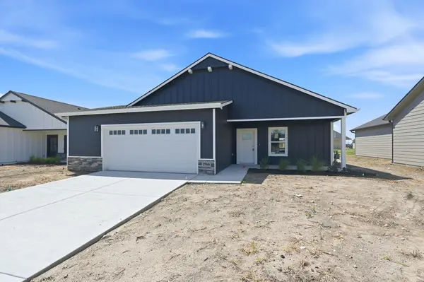 1566 N Emerald Valley Dr, Mulvane, KS 67110