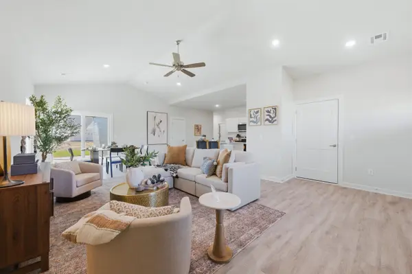 1566 N Emerald Valley Dr, Mulvane, KS 67110