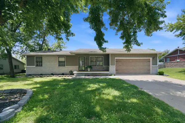 620 N Douglas St, Wellington, KS 67152-2931