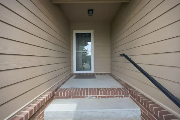 2406 N Woodridge Cir, Wichita, KS 67226