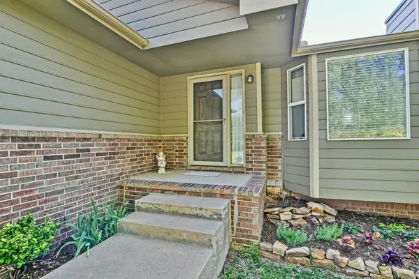5122 N Blackhawk, Wichita, KS 67219