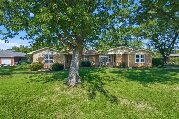 301 S Sunflower Lane, Andover, KS 67002