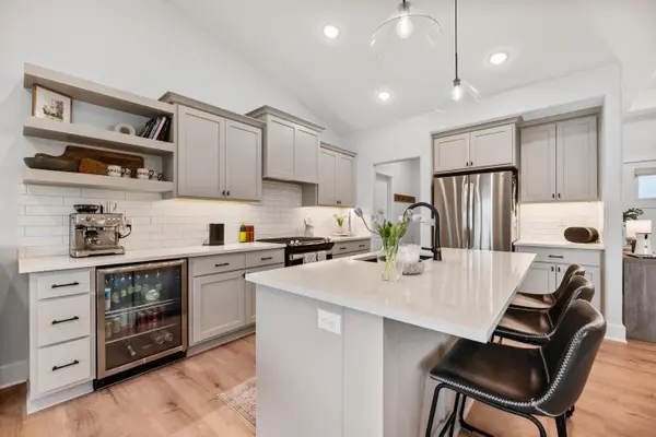 5299 N Hampton St, Bel Aire, KS 67226