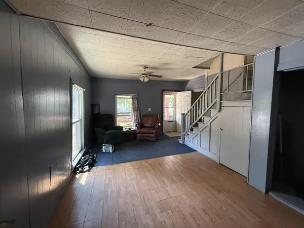 204 N Iowa St, Winfield, KS 67156