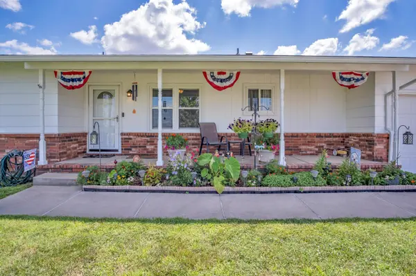 8712 N Ridge Rd, Valley Center, KS 67147
