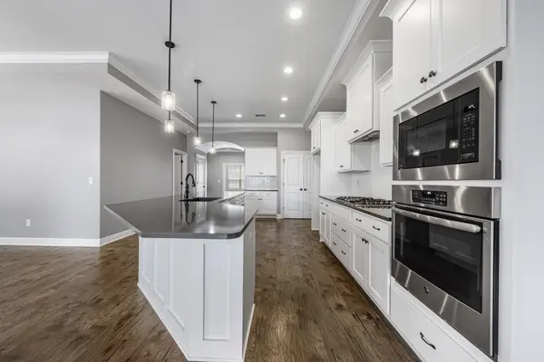 13724 W Montecito Ln, Wichita, KS 67235-3452