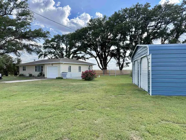 1149 N Dixon, Milton, KS 67106