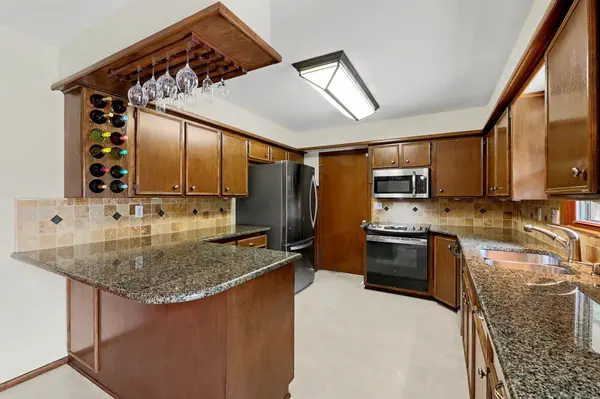 706 N Brook Forest Rd, Derby, KS 67037