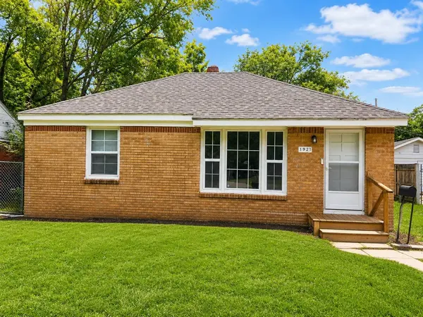 1921 N Madison Ave, Wichita, KS 67214-1927