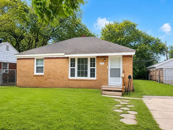 1921 N Madison Ave, Wichita, KS 67214-1927