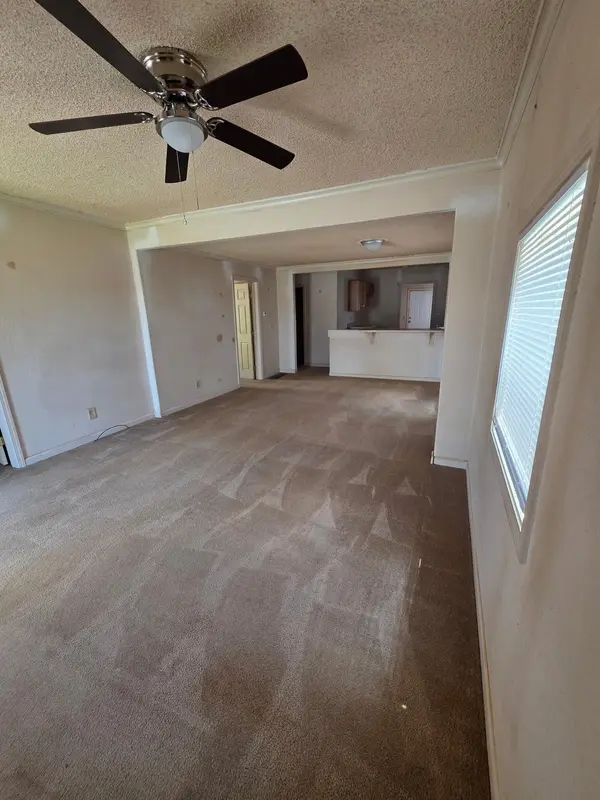 949 S 3rd St, Salina, KS 67401