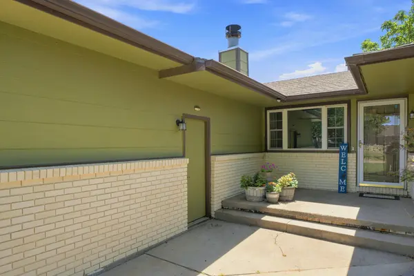 5813 W 8th St N, Wichita, KS 67212-2801