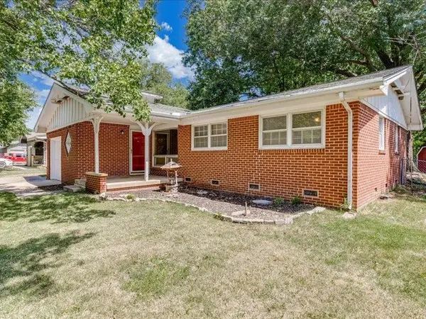 1334 N Lakeview Dr., Derby, KS 67037