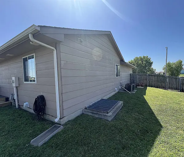 2226 W Schoolhouse, Haysville, KS 67060