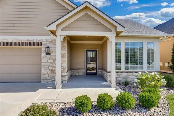 1004 E Cross Creek Pl, Derby, KS 67037