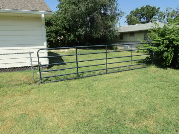925 Johnstown Ave., Salina, KS 67401