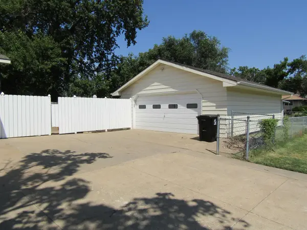 925 Johnstown Ave., Salina, KS 67401